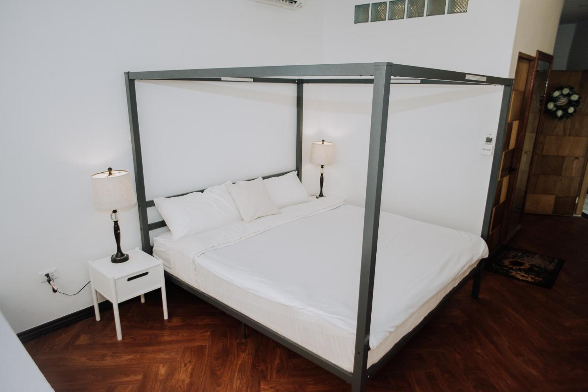 The French Villa-Santander Cebu Ngoại thất bức ảnh